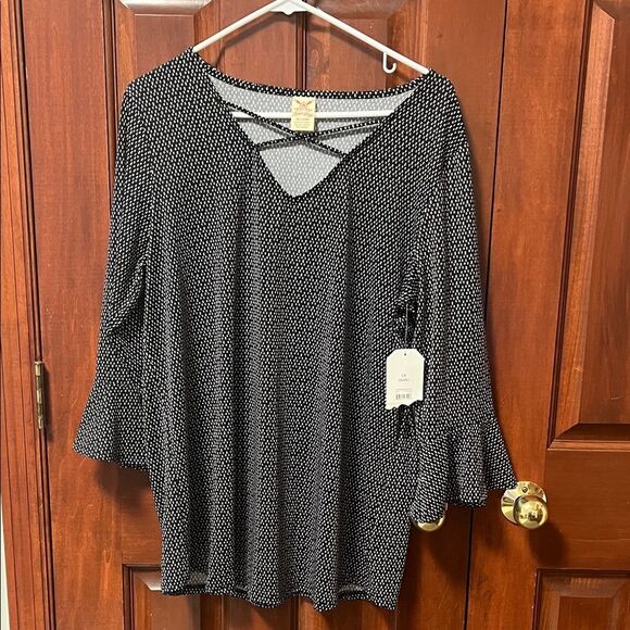 Tops - Faded Glory Black and White Women's Top